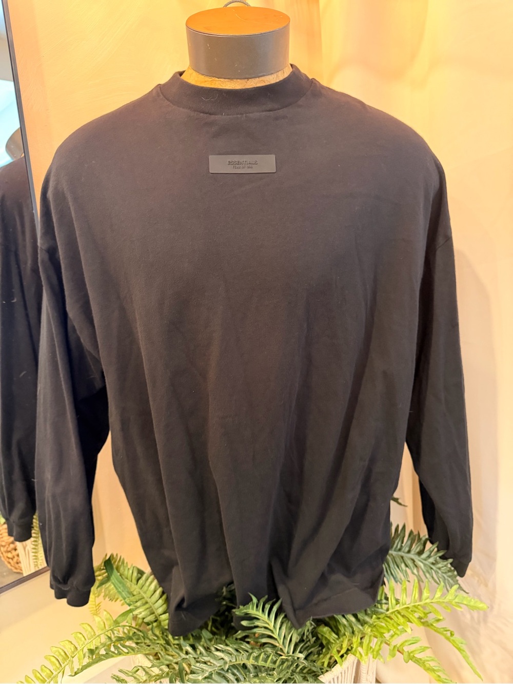 Men's Black Long-Sleeve Crewneck Sweater